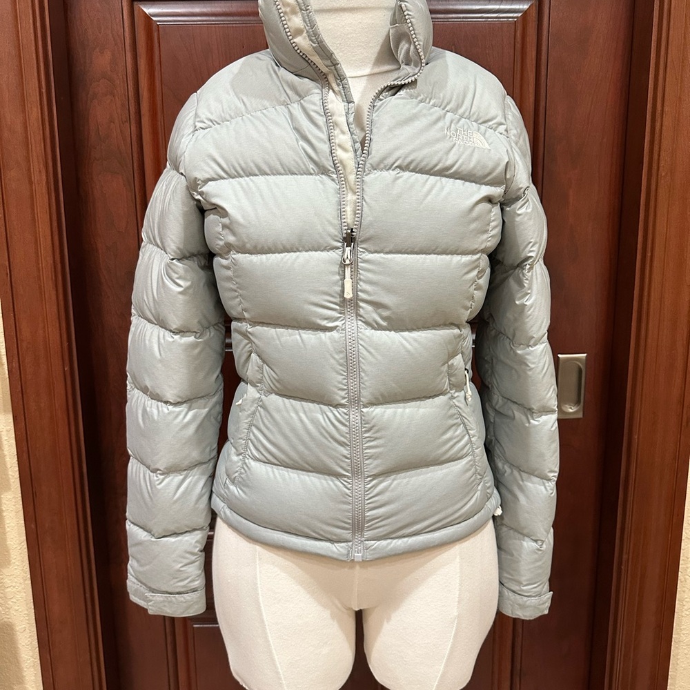 The North Face Women's Silver Gray Puffer Jacket XS Nuptse  700